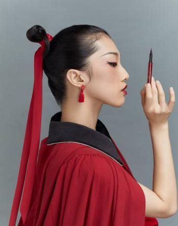 yamy|yamy接新代言，没想到产品却是眼线笔，这是公司故意的吗？