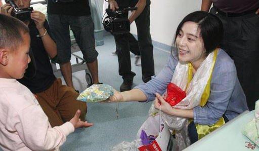 【范冰冰】往事再被提起，范冰冰遭网友嘲讽：洗白了吗？本人现身强势回应