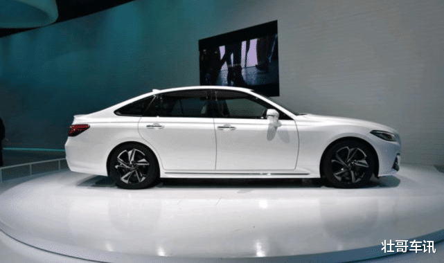 宝马▲要啥亚洲龙！丰田5.1米豪华C级亮相，比宝马还美，高配259马力
