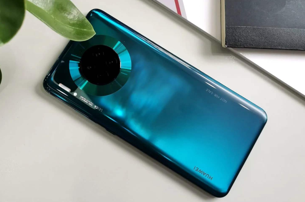 华为手机▲华为手机虽好，但这三款还是不建议入手了，看似大跳水实则可能入坑