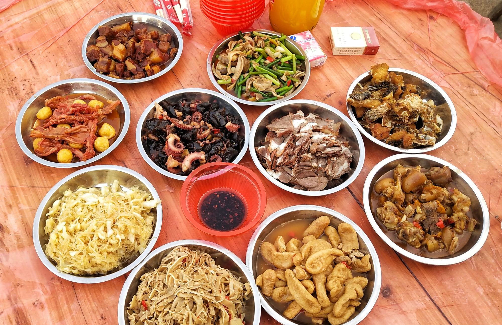 猪蹄：老家办酒席，10个菜，你看有喜欢的吗