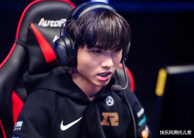 「阴阳师」RNG取胜后小龙堡接受采访，声音太像卢本伟，粉丝全体起立