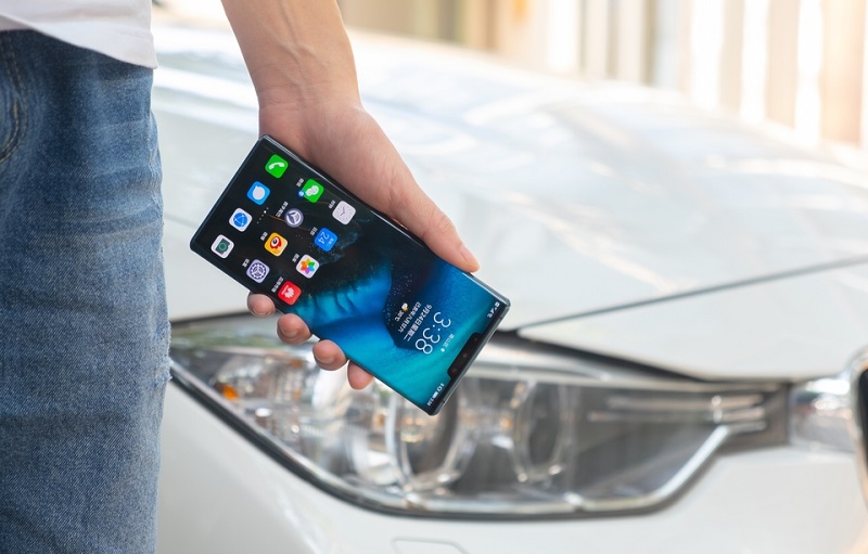 「华为mate30」华为Mate30降价400元，对比同版本iPhoneSE，胜负不言而明