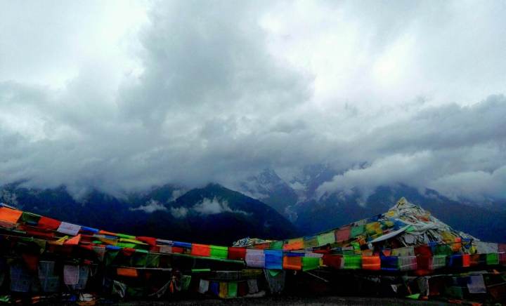 【新疆维吾尔自治区】国内最美的9条自驾线路，每一条都美得动人心魄！