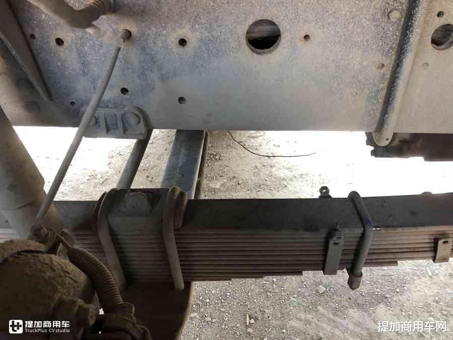 马力|实拍7年前的5轴解放奥威J5P载货车，车主说这是辆绝版摇钱树