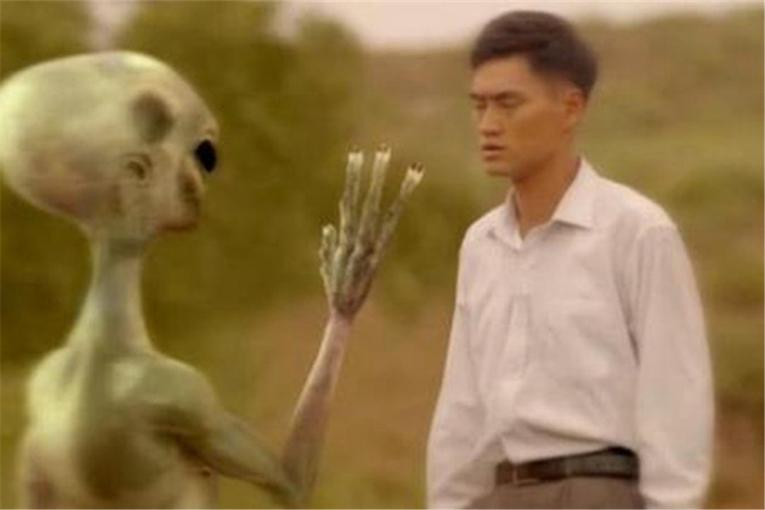 外星人|我国凤凰山的UFO事件：他曾受外星人攻击，还与女外星人有了后代？