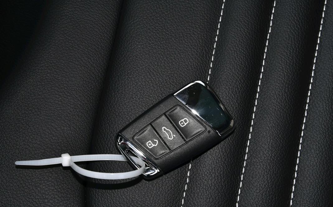 【大众迈腾】2020款迈腾“乞丐版”值得购买吗？动力怎么样？车主说出了实情