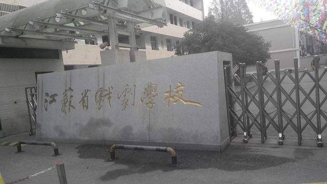 王劲松■“骗”了观众32年的王劲松，背后不为人知的一面