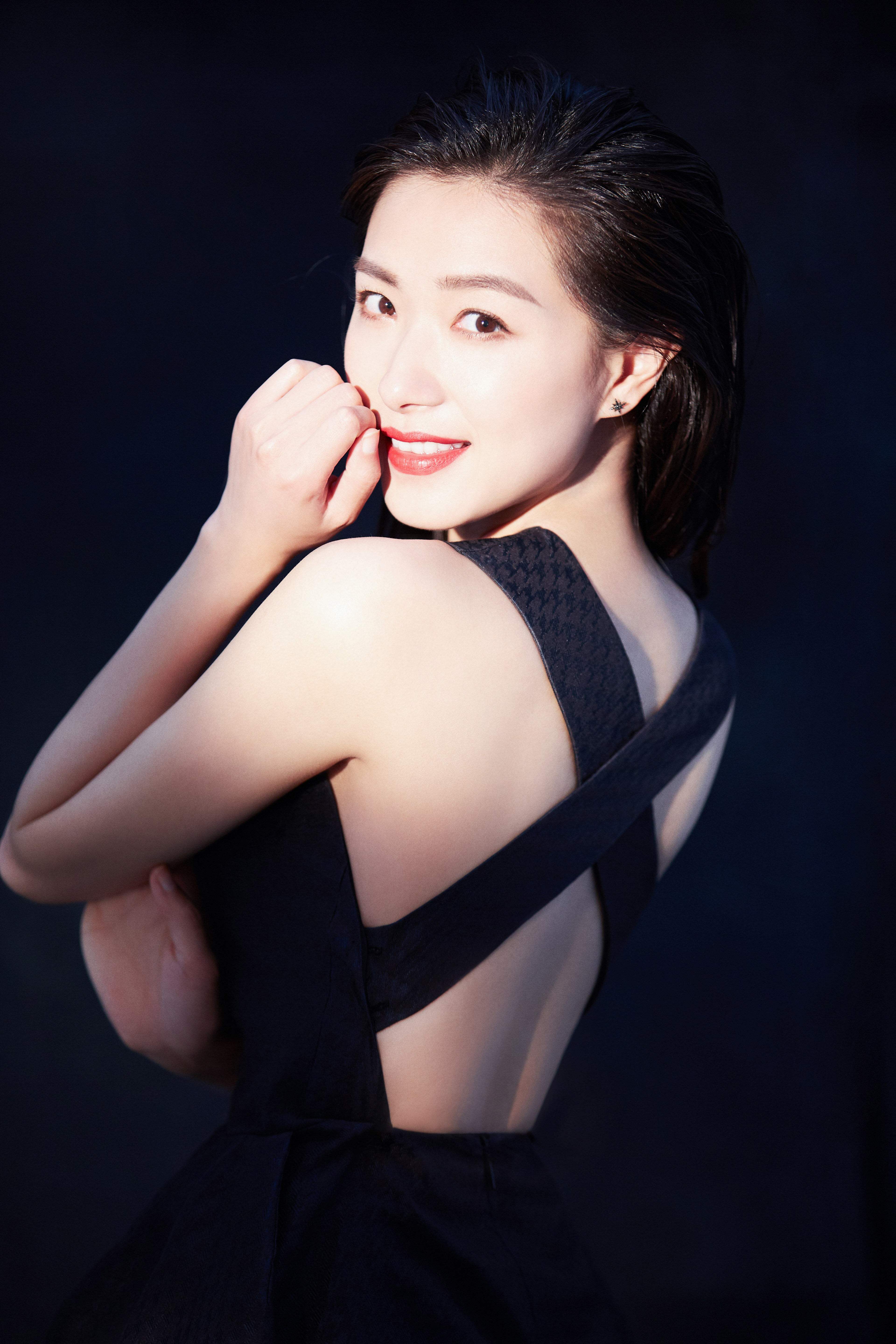 |实力派的她“演啥啥扑街”,只好拍广告赚钱,网友:喝凉水都得塞牙!