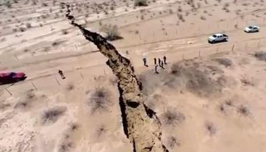 「科学家」难以解释的神秘现象,巨大裂缝一夜间出现,这究竟是什么原因?