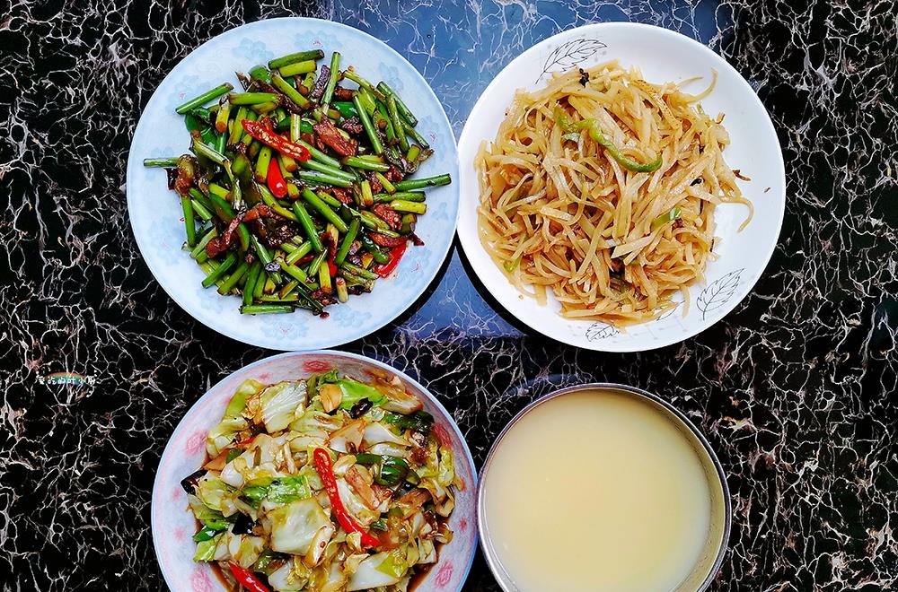 「芹菜」有房贷的第9天,晒晒我家一周午餐,能省则省,7天花了不到200元