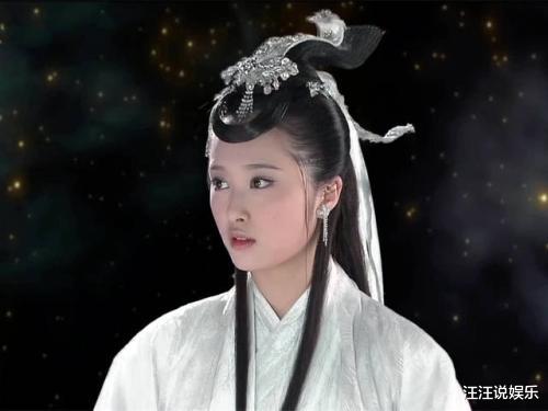 张艺谋|被张艺谋封杀的两位女星，前者乖乖退圈，后者让张艺谋损失近千万