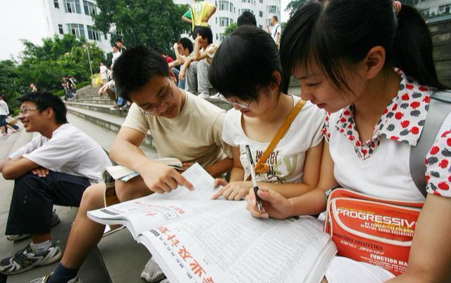平行志愿|把平行志愿当成顺序志愿来填，考生家长会酿成苦果，滑档或退档！