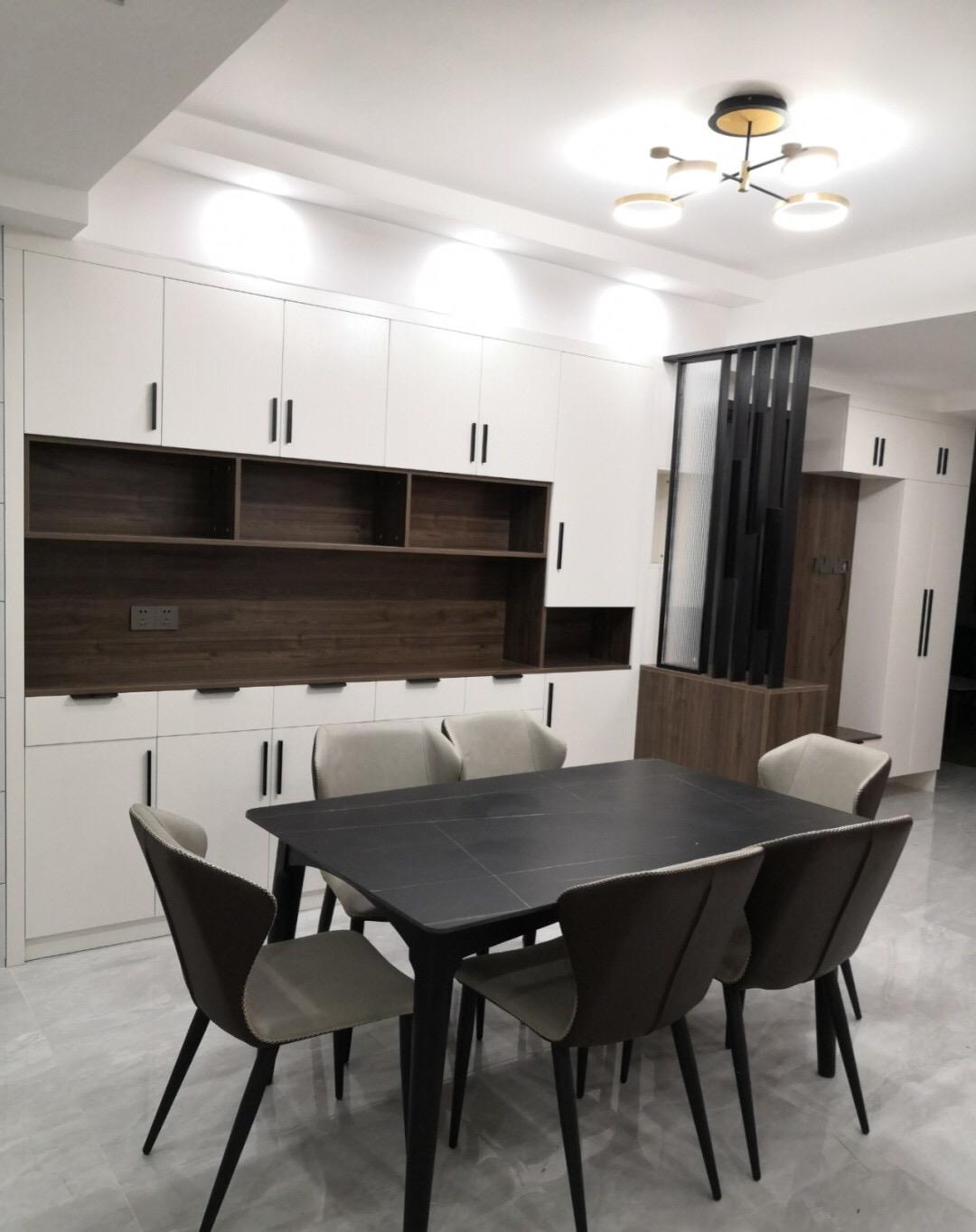 大门|新房装修完工，全屋定制柜子很喜欢，瓷砖做电视墙也有“高级感”