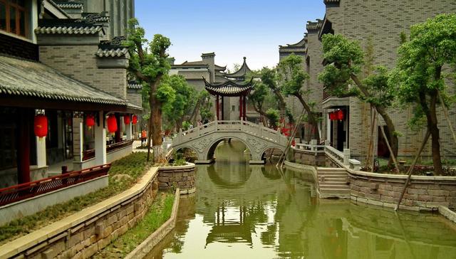 龙潭水乡：中国“最赔钱”的古镇，耗时4年投资20亿，火爆一时如今无人问津