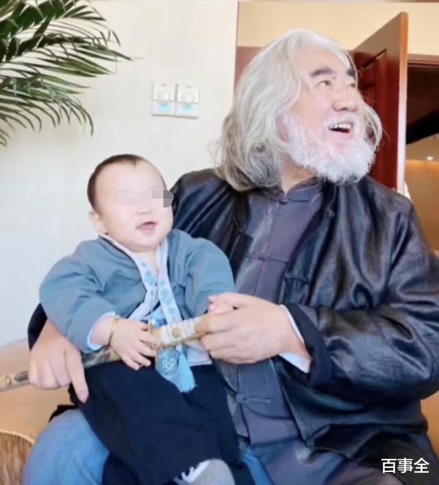 张纪中|为护爱妻，张纪中承认再婚并晒出两人结婚证，两人已婚3年生俩娃