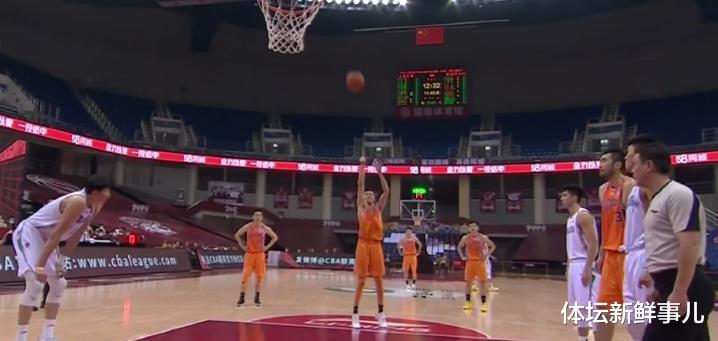 新疆男篮▲输球又输人！新疆108-77上海，周琦惹争议，谁注意可兰白克举动