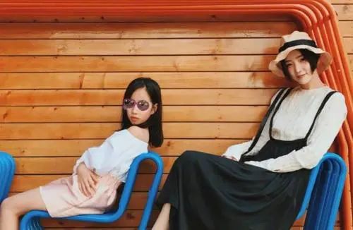 电影|高晓松前妻近照,32岁颜值不输明星,离婚近7年独自抚养女儿