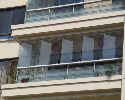 「」用铝合金窗封阳台？已经OUT了，无框玻璃让更多阳光进家来