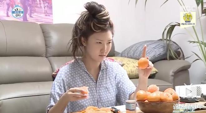 电影|被网暴6年的25岁女星独居生活曝光 床直接摆在客厅