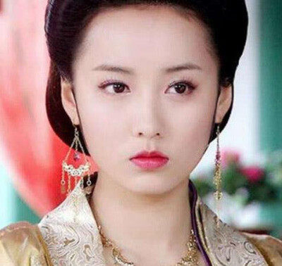 吕一|她是刘诗诗同学，被粉丝们称作氧气美女，闪婚“东华上仙”被宠成公主