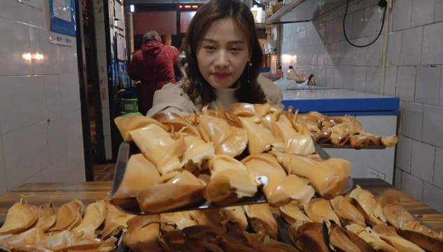 煎饺|密子君吃80个“巨型”煎饺，掰开一看却穿帮，直接掉粉70万！