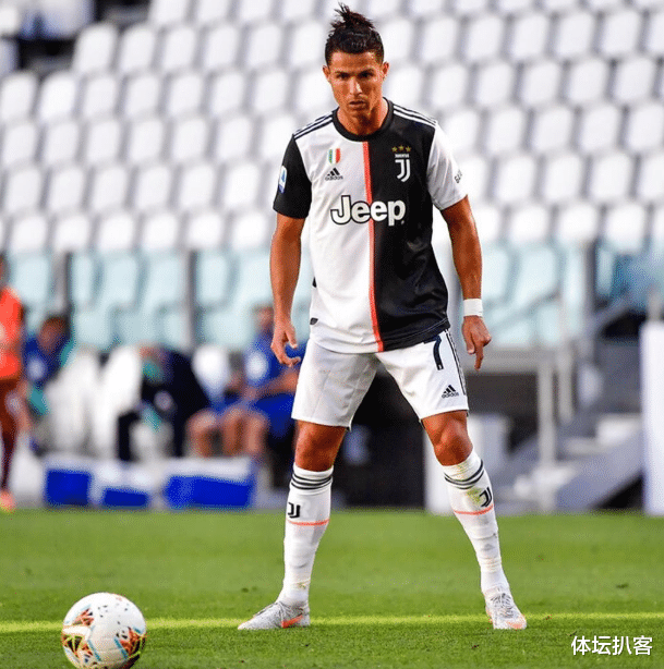 C罗■9.1分!C罗隔空对决险胜梅西,获评全场最佳,怒吼庆祝胜利!