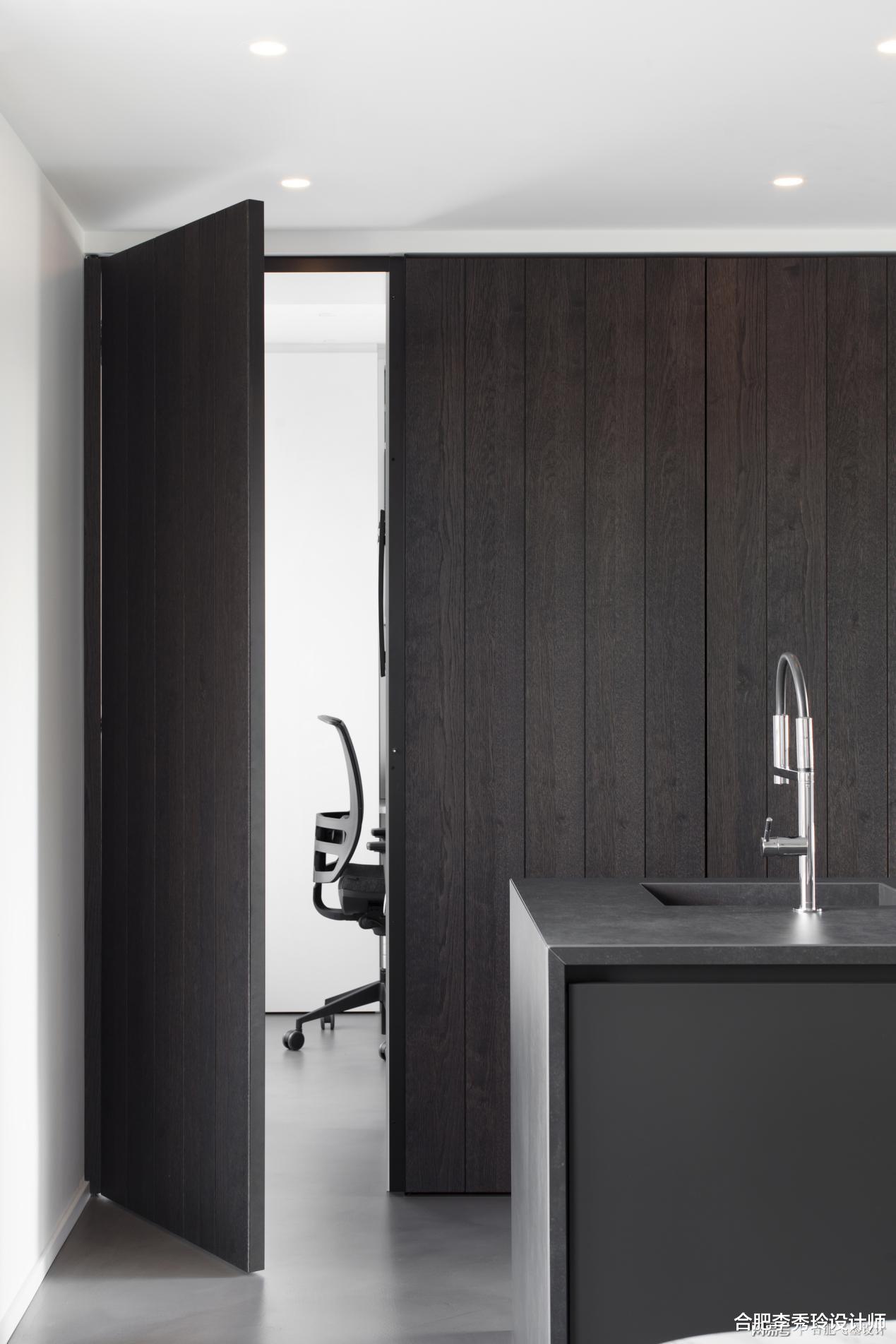 朋友家100平厨房太会设计，加个隔断墙太实用，不仅藏门还能藏厨房！