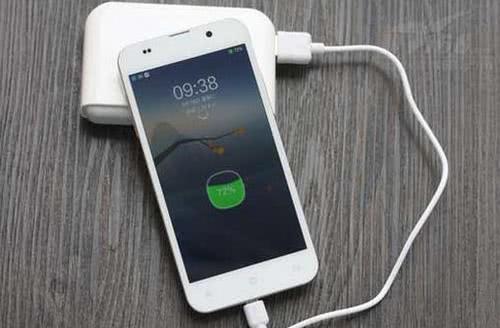 『』手机剩余多少电量充电最正确?维修员工:这个数刚刚好,多数人都不清楚