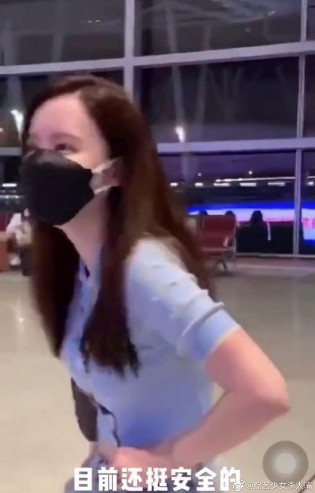 『金莎』金莎女团妆惊艳，张萌透露女星集体拒交手机，姐姐综艺未播先红