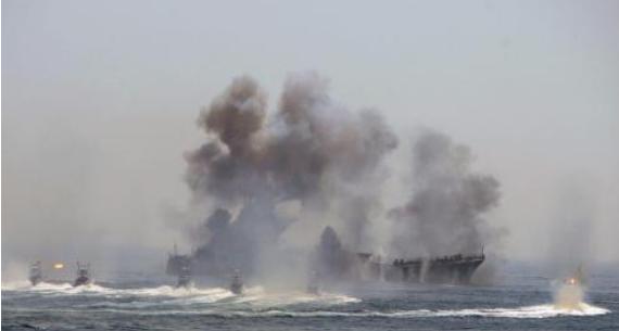 伊朗|给全世界上了一课！美航母加速逃离海峡，抱怨大国：不该发射导弹