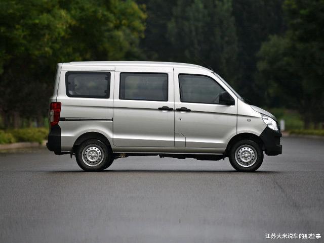 『五菱之光』五菱之光:我不针对任何车,只是赶时间!