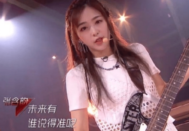 张含韵|《乘风破浪的姐姐》张含韵走红，近距离直拍曝光后：直接出道吧！