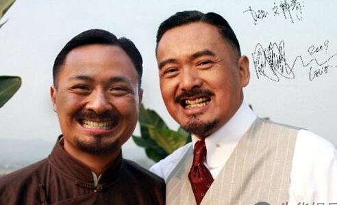 [陈小春]明星和替身的合照，以为陈小春已经够像了，最后一位娶了本尊的前任！