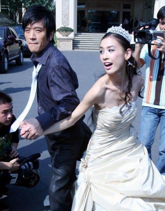 黄圣依|无名无分8年连生2个儿子, 嫁入豪门每年2亿零花钱的黄圣依\翻车\了