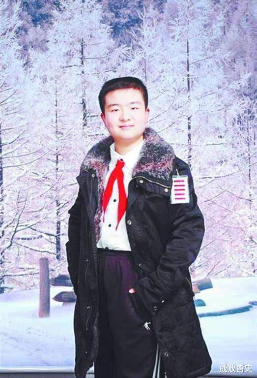 『武汉』“五道杠”总队长黄艺博大学毕业了！当年酷似领导的他如今怎样了