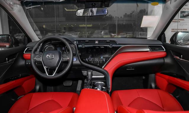 大众迈腾▲5款热门合资中型车降价大汇总，迈腾优惠近2万，君威狂甩近4万！