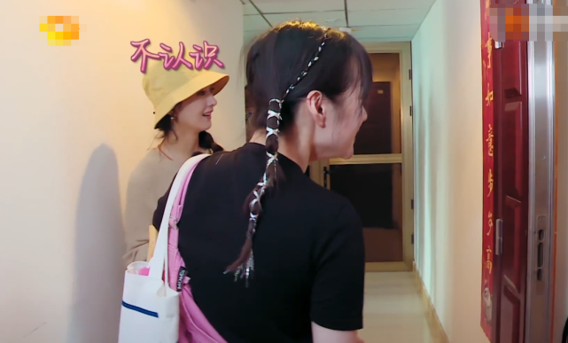 赵丽颖|顾客不认识赵丽颖,本人还没说话,李浩菲开口惊呆观众,就这素质?