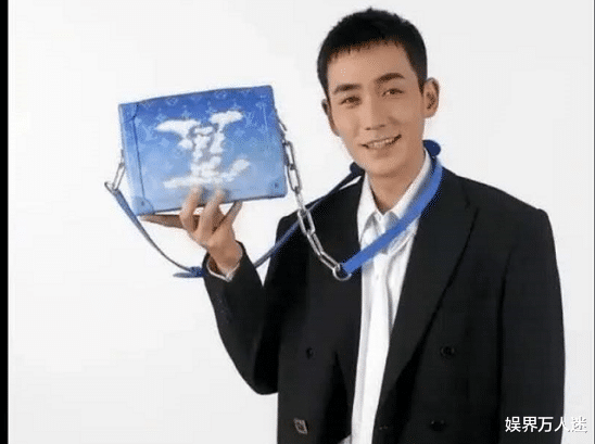 朱一龙|32岁朱一龙老态尽显，与53岁女星同框像夫妻，《镇魂》后难回巅峰