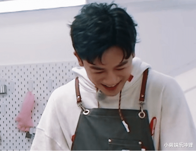 杨紫@杨紫面试《左耳》被苏有朋当场刷掉？听清本人回复，杨紫一脸无奈