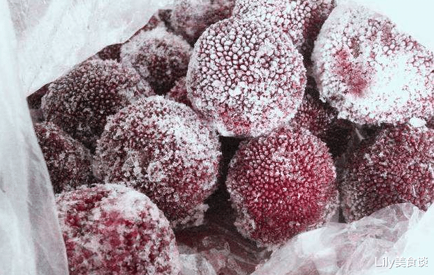 『水果』热天，这7种水果别急着吃，冻一冻更美味，网友：比冰淇淋还好吃