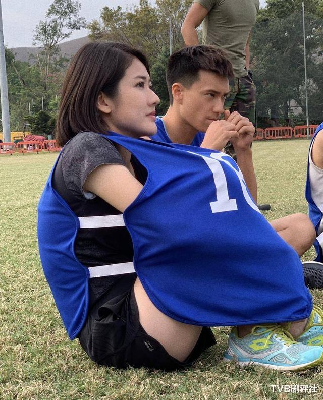 邓佩仪|TVB小花首次担大旗做女一号不忘粉丝 和收视毒药主演网友担心