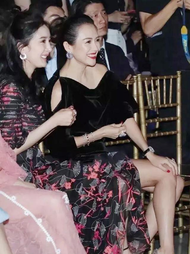 章子怡|章子怡的脸到底有多高级？当她和杨幂同框时，侧脸对比太真实