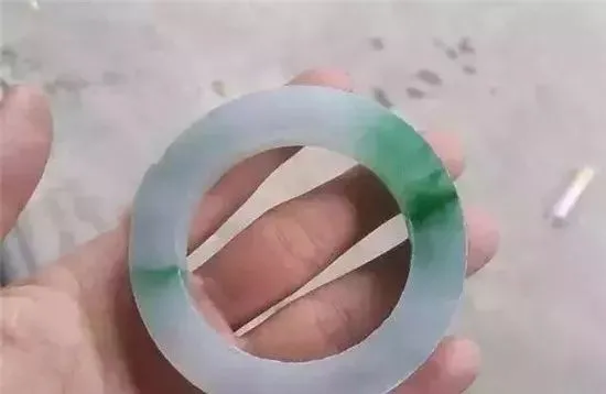 「玉雕」6公斤翡翠原石切出开后开价120万。