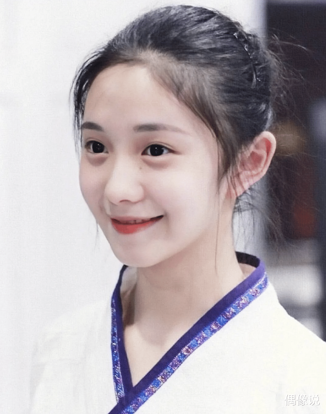 『易烊千玺』易烊千玺今年第一部电影官宣！女主颜值很高，感情戏惹关注！