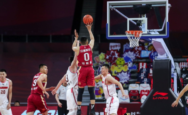 广东男篮：CBA大黑马现原形！全华班23分溃败，全队仅3人上双，神射12中3