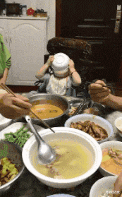 |搞笑GIF趣图：在健身房这样骑车减肥，还不如在路上骑车锻炼！