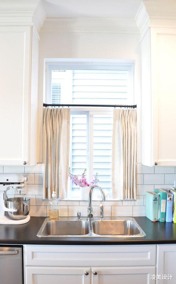 『』窗户中间装窗帘，比到顶窗帘好用，功能超多看完家里果断装一个！