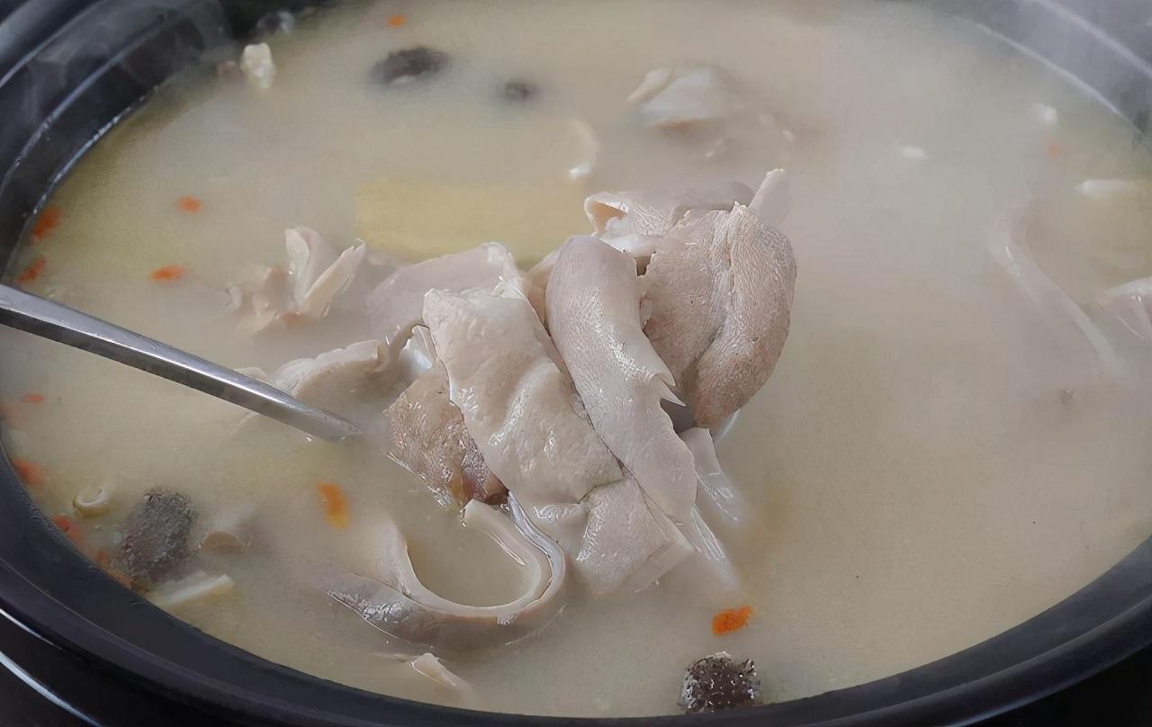 猪肚|洗猪肚时，有人放盐，有人放碱，都不对！这么做，腥臭全无真干净