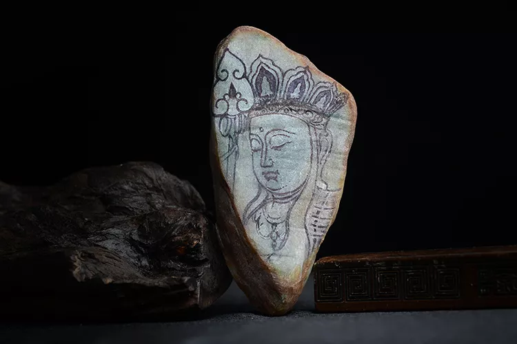 翡翠|3000块淘的一块看似不怎么样的原石，成品出来后商家后悔了！